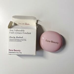 Rare Beauty By Selena Gomez
Melting cream blush